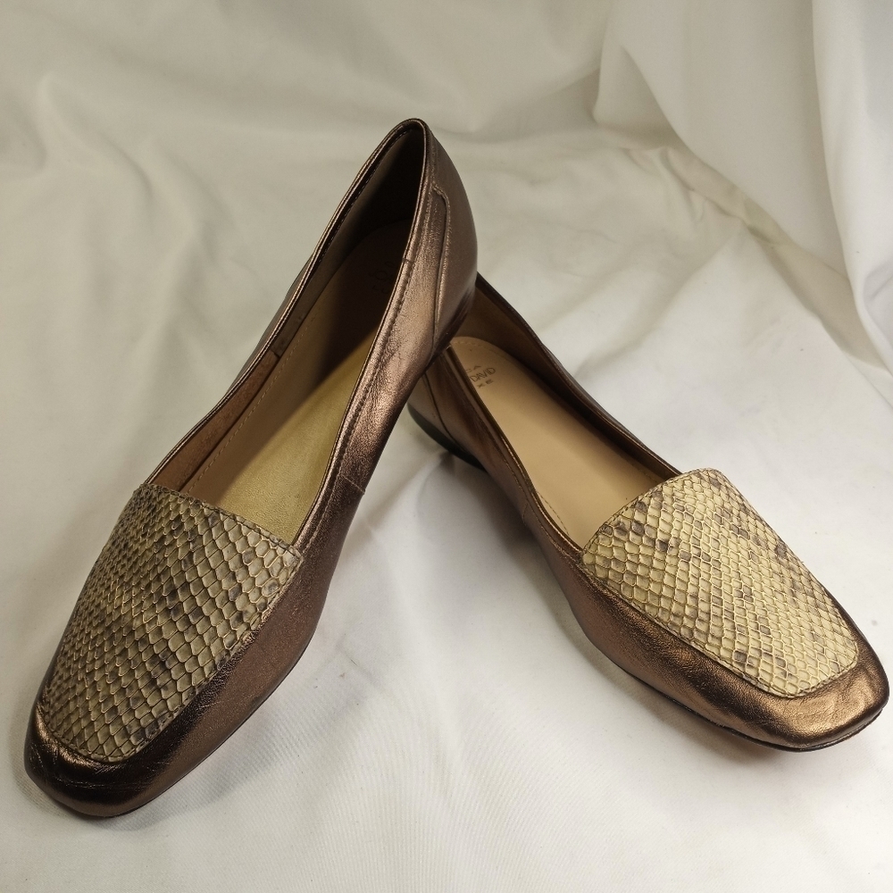 JOAN & David Gold Snakeskin Circa Luxe Flats Women's Size 8.5
